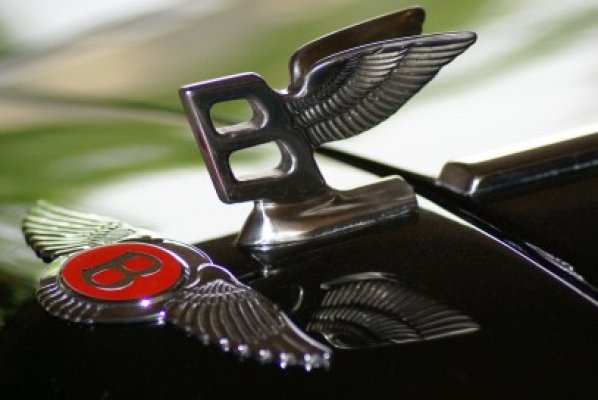 Bentley vrea să profite de oprirea producţiei de automobile Maybach pentru a atrage noi clienţi